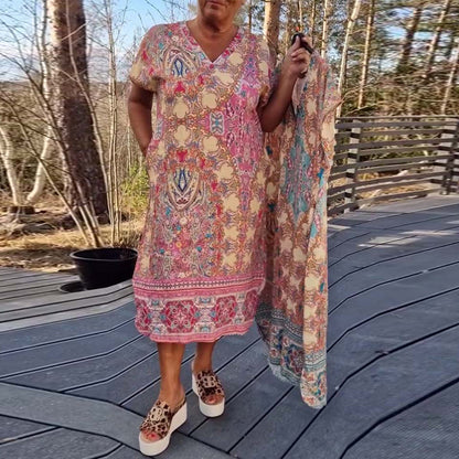 V-Ausschnitt Kurzärmliges Bedrucktes Shift-Kleid