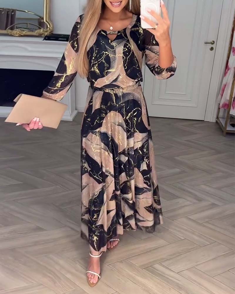 Elegantes Kleid mit 3/4-Ärmeln und Druck in Taillenhöhe