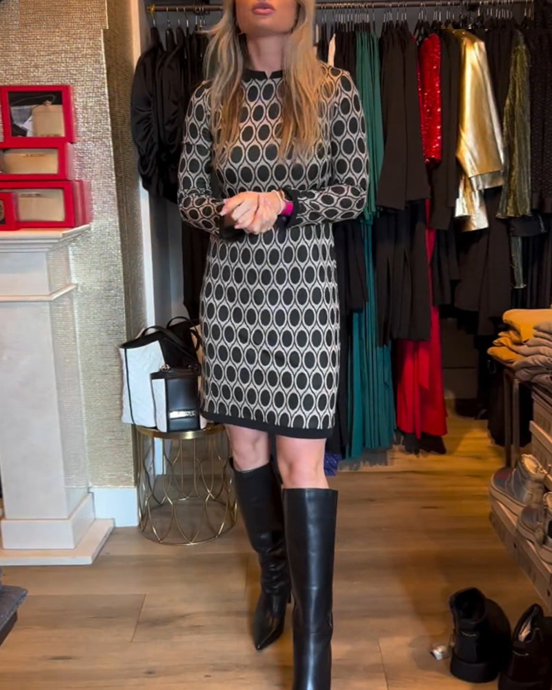 Kleid mit Polka-Dots in knielanger Länge