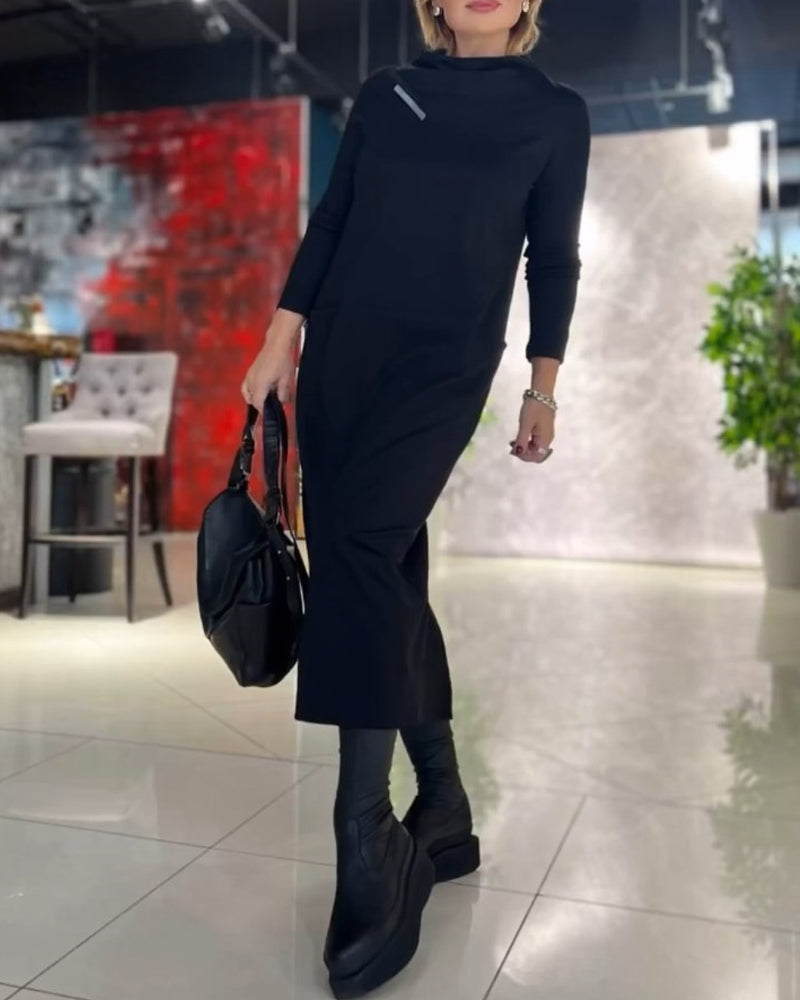 Einfarbiges Kleid mit Rundhalsausschnitt und Tasche