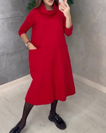 Einfarbiges Turtleneck-Kleid mit Taschen