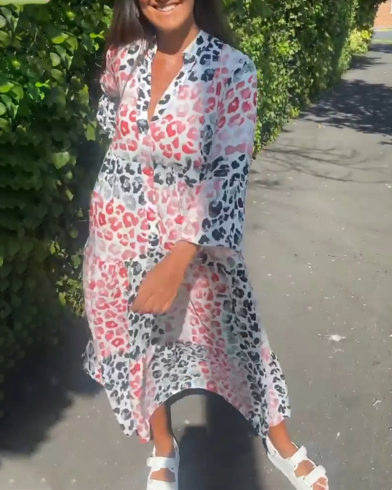 V-Ausschnitt bedrucktes Rüschenshirt Kleid