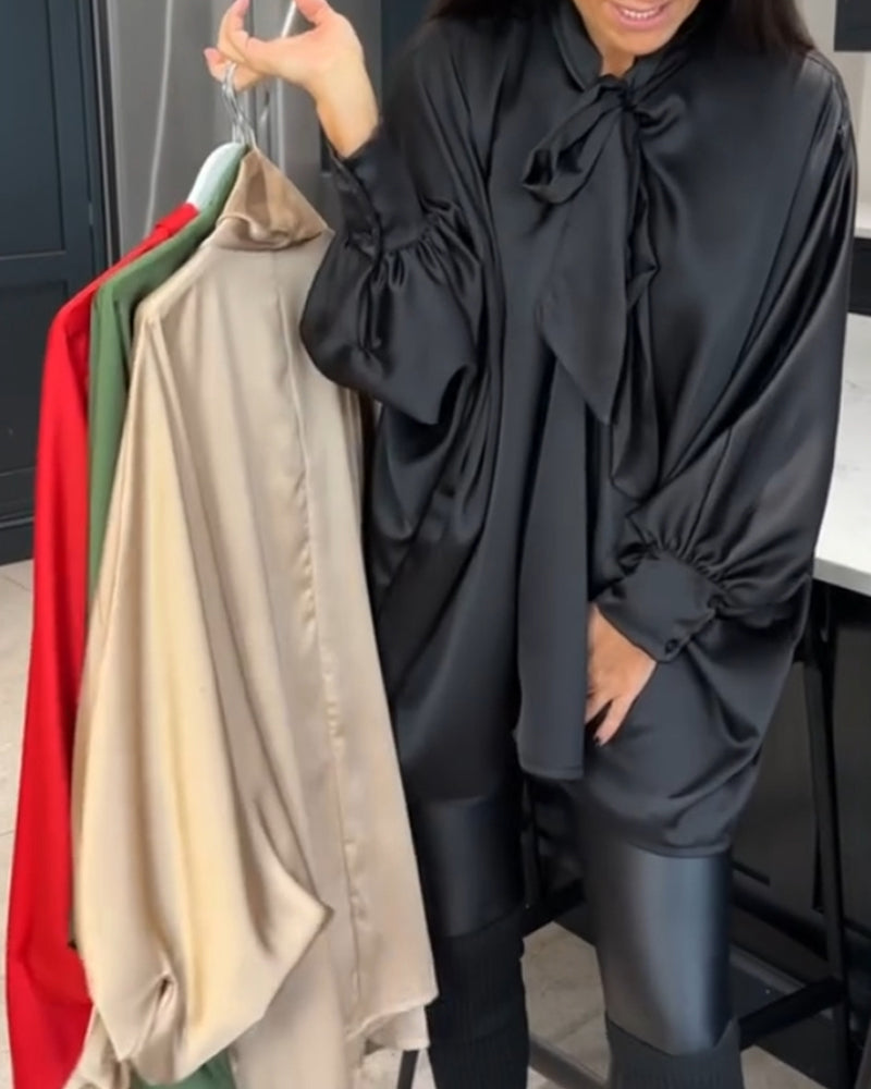 Bluse mit Rüschkragen in einfarbig und elegant