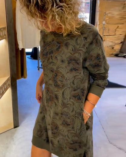 Lockeres bedrucktes Kleid mit Rundhalsausschnitt