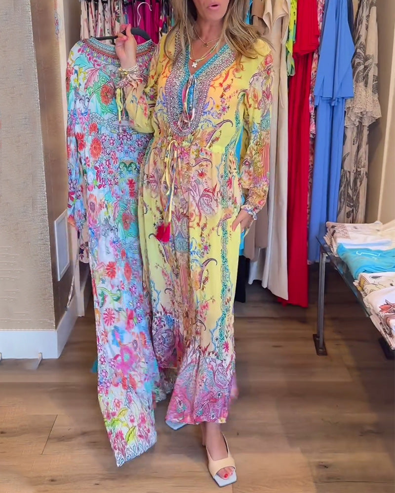 Langärmliges bedrucktes Resortkleid