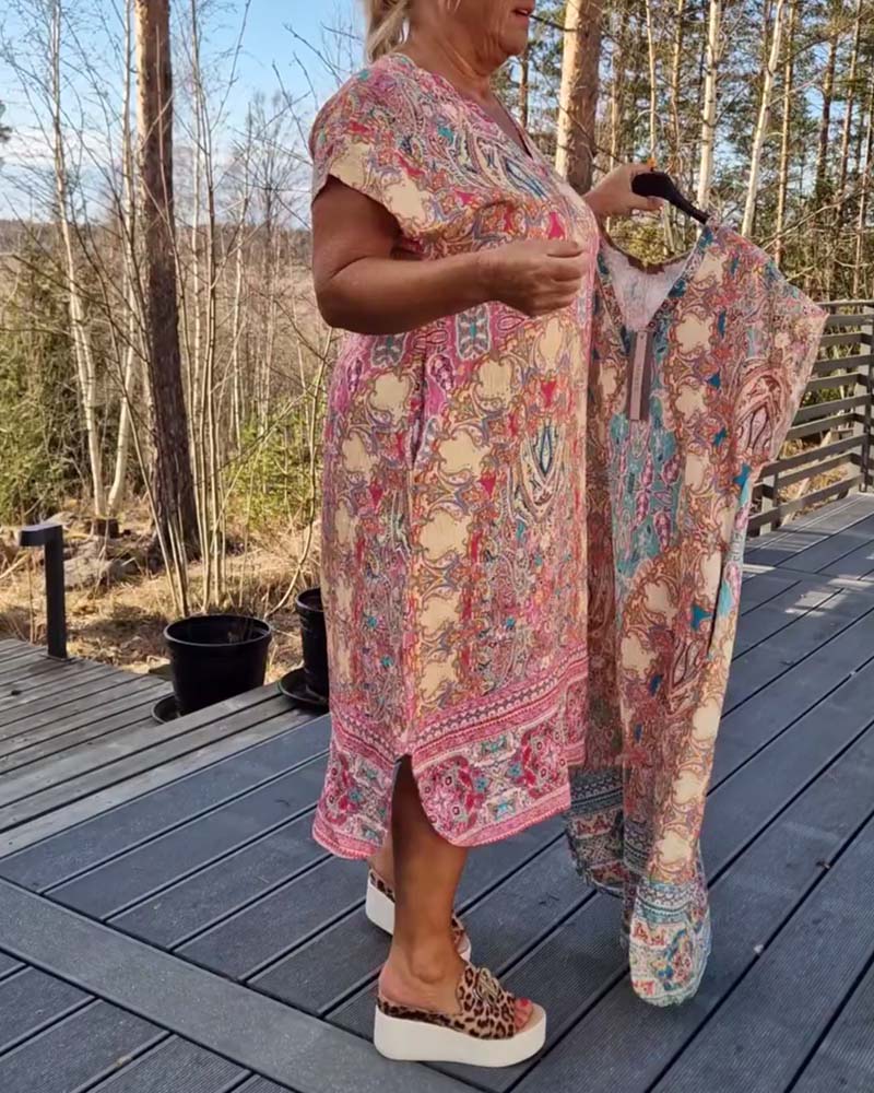 V-Ausschnitt Kurzärmliges Bedrucktes Shift-Kleid