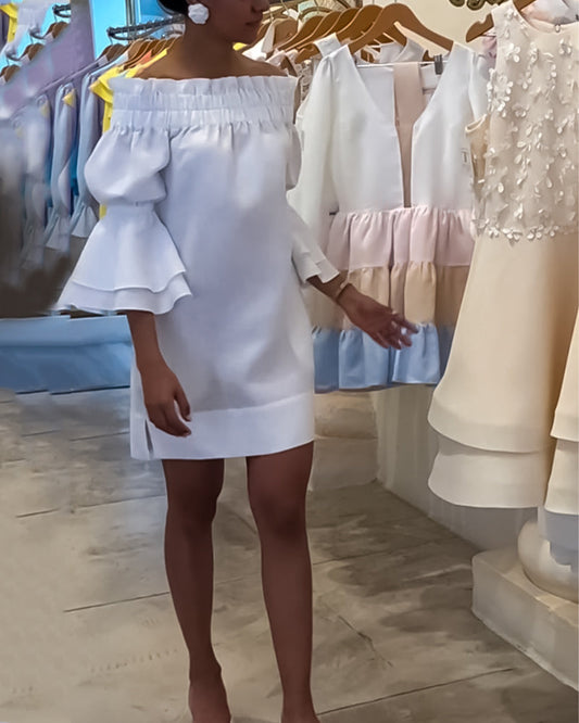 Ein-Schulter-Flare-Ärmel-Kleid