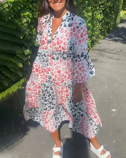 V-Ausschnitt bedrucktes Rüschenshirt Kleid