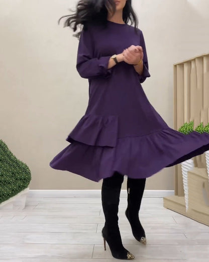 Sanftes, gerafftes knielanges Kleid