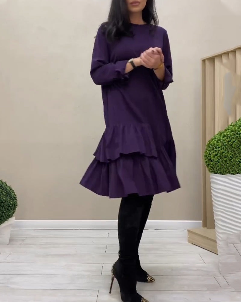 Sanftes, gerafftes knielanges Kleid