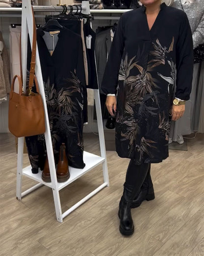 V-Ausschnitt Kleid mit Blattdruck und langen Ärmeln