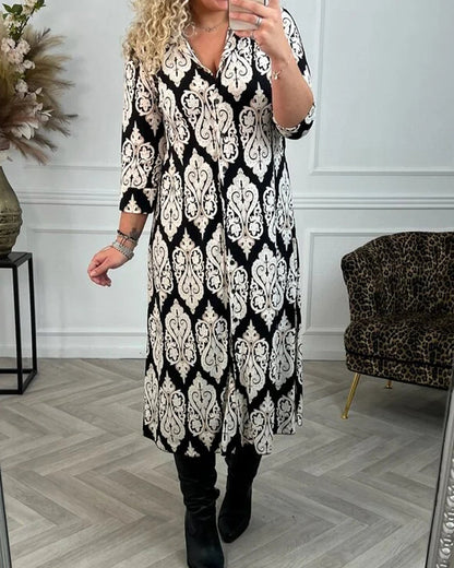 Kleid mit seitlichem Schlitz und Druck