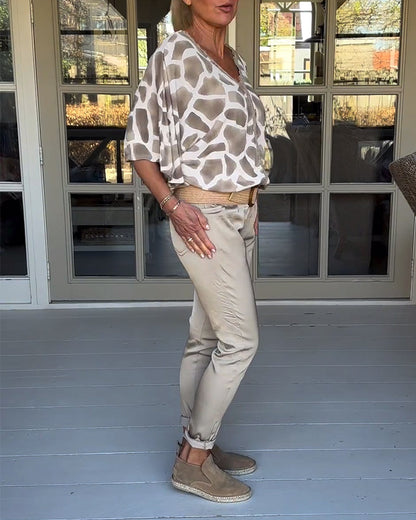 Elegante bedruckte Bluse mit V-Ausschnitt und Fledermausärmeln
