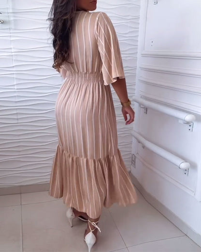 Gestreiftes lässiges Kleid mit Kordelzug