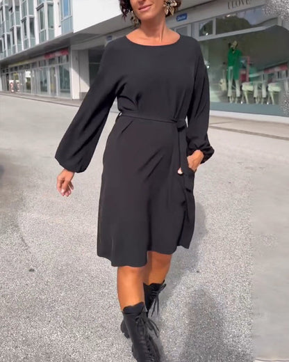 Kleid mit Rundhalsausschnitt in einfarbiger Ausführung