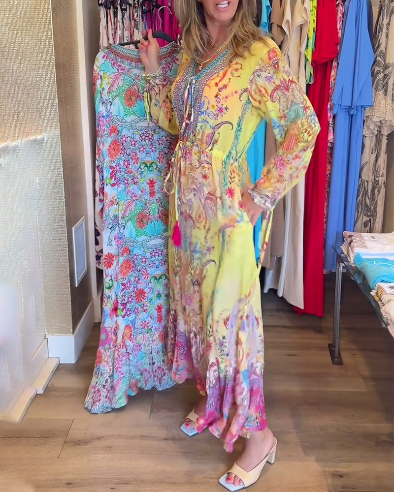 Langärmliges bedrucktes Resortkleid