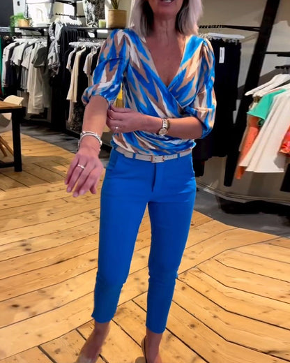 Bedrucktes lässiges tiefes V-Top