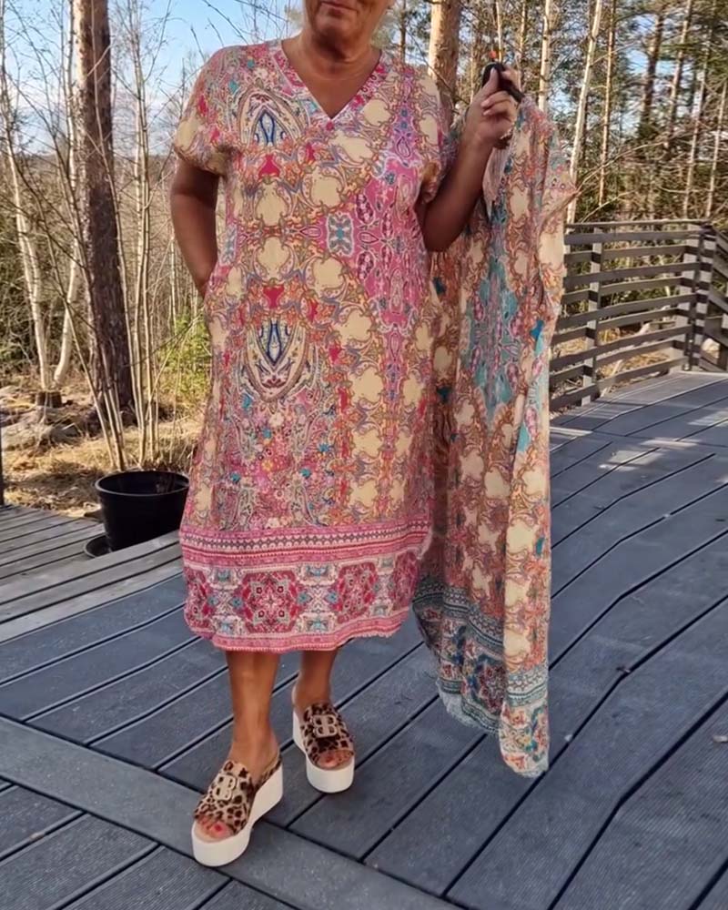 V-Ausschnitt Kurzärmliges Bedrucktes Shift-Kleid