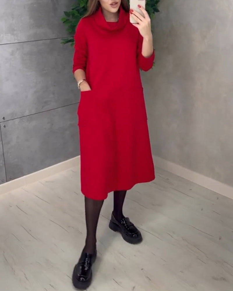 Einfarbiges Turtleneck-Kleid mit Taschen