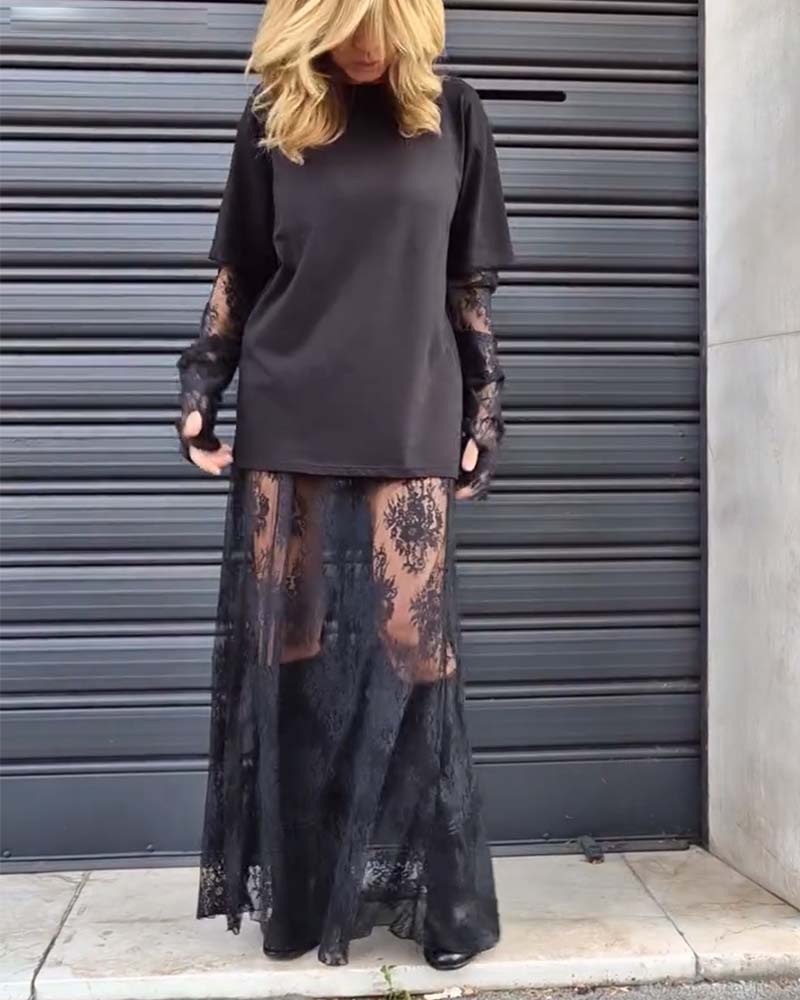 Zweiteiliges Set - einfarbiges T-Shirt und Spitzenrock