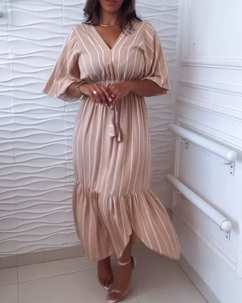 Gestreiftes lässiges Kleid mit Kordelzug