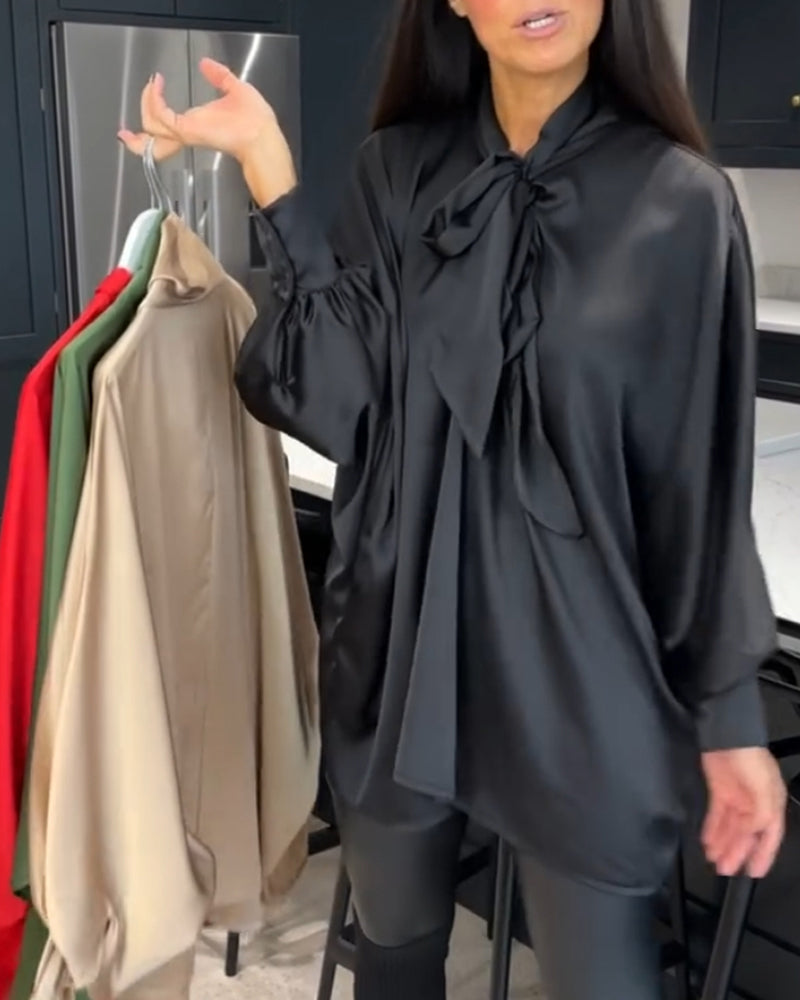 Bluse mit Rüschkragen in einfarbig und elegant