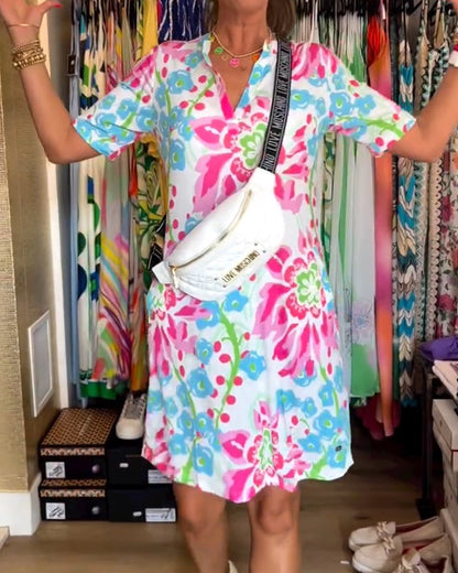 Kurzärmliges, florales V-Ausschnitt-Kleid
