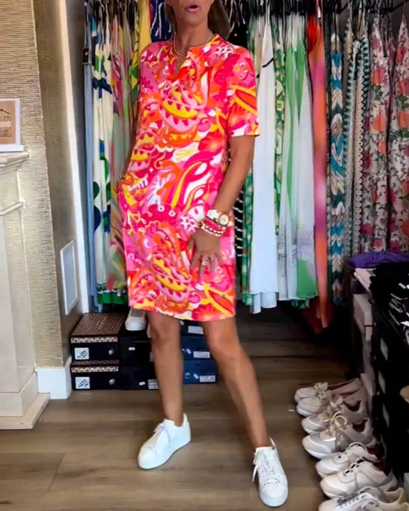 Taschenbedrucktes Kurzarmkleid