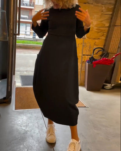 Einfarbiges Rundhalslangarmkleid mit Taschen